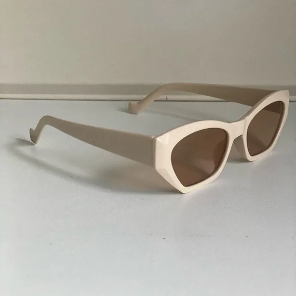 Princess Poly Sunglasses - Picture 2 of 3